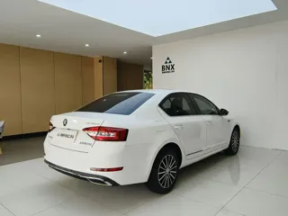 Skoda Octavia 2018 купить из Китая, цена 1 158 000 ₽ — Suifenhe Auto