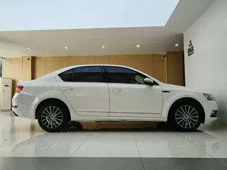 Skoda Octavia 2018 купить из Китая, цена 1 158 000 ₽ — Suifenhe Auto