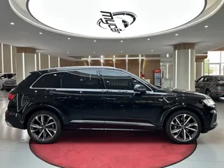 Audi Q7 2024 купить из Китая, цена 9 074 000 ₽ — Suifenhe Auto