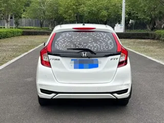 Honda Fit 2018 купить из Китая, цена 1 162 000 ₽ — Suifenhe Auto