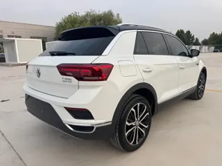 Volkswagen T-ROC 2019 купить из Китая, цена 1 559 000 ₽ — Suifenhe Auto