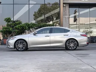 Lexus ES 2024 купить из Китая, цена 7 670 000 ₽ — Suifenhe Auto