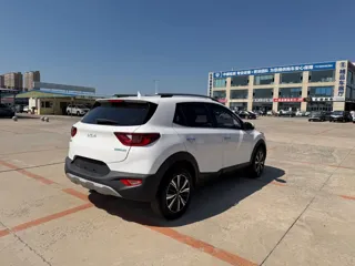 Kia Stonic 2022 купить из Китая, цена 1 391 000 ₽ — Suifenhe Auto