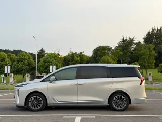 Buick GL8 2025 купить из Китая, цена 6 894 000 ₽ — Suifenhe Auto