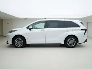 Toyota SIENNA 2025 купить из Китая, цена 8 179 000 ₽ — Suifenhe Auto