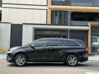 Toyota SIENNA 2025 купить из Китая, цена 7 144 000 ₽ — Suifenhe Auto