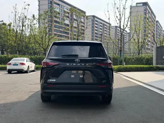 Toyota SIENNA 2025 купить из Китая, цена 7 144 000 ₽ — Suifenhe Auto