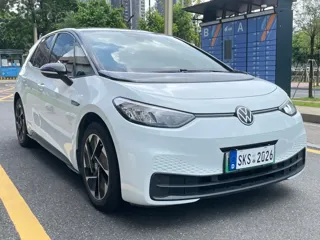 Volkswagen ID.3 2023 купить из Китая, цена 1 821 000 ₽ — Suifenhe Auto