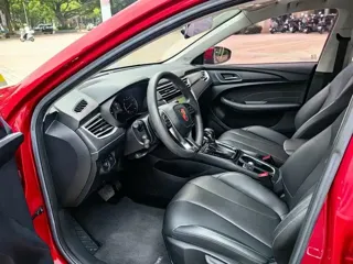 Roewe i5 2020 купить из Китая, цена 1 083 000 ₽ — Suifenhe Auto