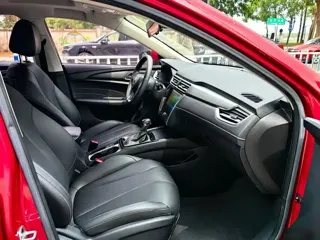 Roewe i5 2020 купить из Китая, цена 1 083 000 ₽ — Suifenhe Auto