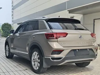 Volkswagen T-ROC 2020 купить из Китая, цена 1 481 000 ₽ — Suifenhe Auto