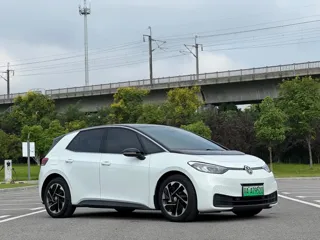 Volkswagen ID.3 2024 купить из Китая, цена 1 837 000 ₽ — Suifenhe Auto