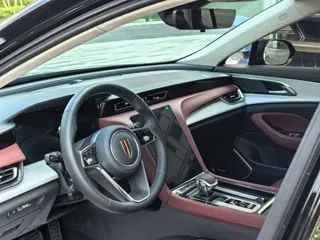 Hongqi H5 PHEV 2026 купить из Китая, цена 3 307 000 ₽ — Suifenhe Auto