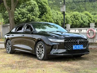 Lincoln Z 2024 купить из Китая, цена 5 059 000 ₽ — Suifenhe Auto