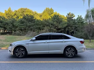 Volkswagen Sagitar 2022 купить из Китая, цена 1 460 000 ₽ — Suifenhe Auto