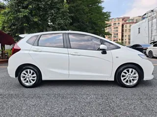 Honda Fit 2019 купить из Китая, цена 1 280 000 ₽ — Suifenhe Auto