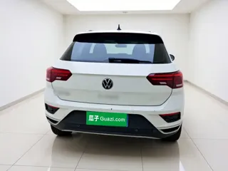 Volkswagen T-ROC 2020 купить из Китая, цена 1 576 000 ₽ — Suifenhe Auto
