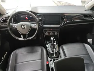 Volkswagen T-ROC 2020 купить из Китая, цена 1 576 000 ₽ — Suifenhe Auto