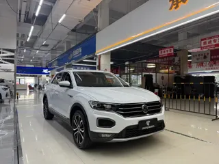Volkswagen T-ROC 2023 купить из Китая, цена 1 779 000 ₽ — Suifenhe Auto