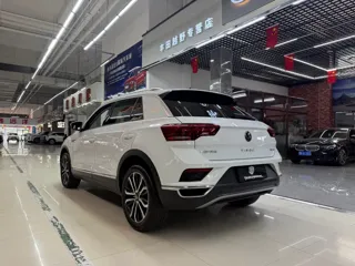 Volkswagen T-ROC 2023 купить из Китая, цена 1 779 000 ₽ — Suifenhe Auto