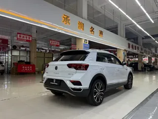 Volkswagen T-ROC 2023 купить из Китая, цена 1 779 000 ₽ — Suifenhe Auto