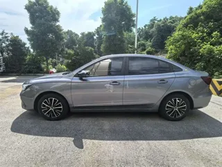 Roewe i5 2023 купить из Китая, цена 1 046 000 ₽ — Suifenhe Auto