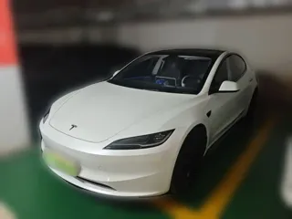 Tesla Model 3 2025