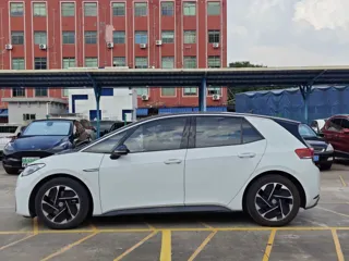 Volkswagen ID.3 2023 купить из Китая, цена 1 824 000 ₽ — Suifenhe Auto