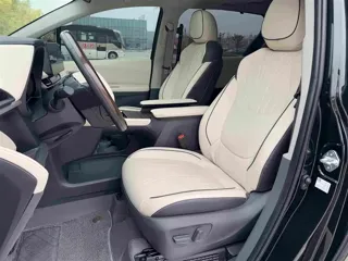 Toyota SIENNA 2025 купить из Китая, цена 7 600 000 ₽ — Suifenhe Auto