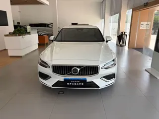 Volvo S60 2024 купить из Китая, цена 3 987 000 ₽ — Suifenhe Auto