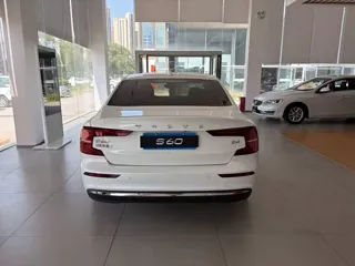 Volvo S60 2024 купить из Китая, цена 3 987 000 ₽ — Suifenhe Auto