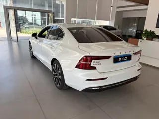 Volvo S60 2024 купить из Китая, цена 3 987 000 ₽ — Suifenhe Auto