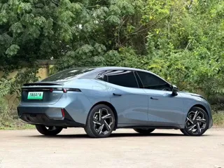 Lynk & Co 07 EM-P 2024 купить из Китая, цена 3 326 000 ₽ — Suifenhe Auto