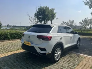 Volkswagen T-ROC 2019 купить из Китая, цена 1 468 000 ₽ — Suifenhe Auto