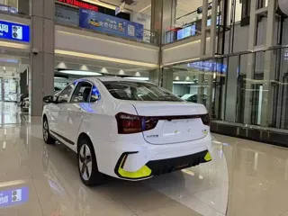 Dongfeng Aeolus E70 2026 купить из Китая, цена 1 623 000 ₽ — Suifenhe Auto