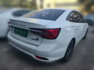 Roewe i5 2021 купить из Китая, цена 1 129 000 ₽ — Suifenhe Auto