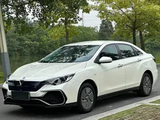 Venucia D60EV 2023 купить из Китая, цена 1 349 000 ₽ — Suifenhe Auto