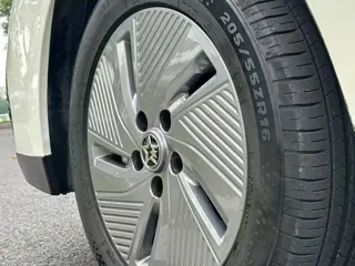 Venucia D60EV 2023 купить из Китая, цена 1 349 000 ₽ — Suifenhe Auto