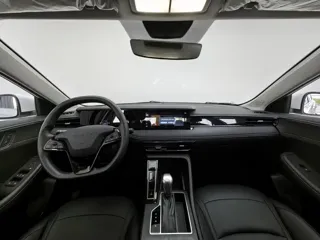 Roewe i5 2025 купить из Китая, цена 1 306 000 ₽ — Suifenhe Auto