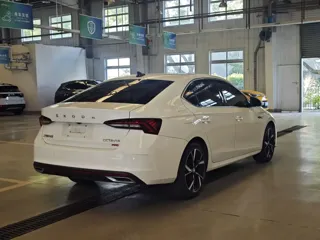 Skoda Octavia 2021 купить из Китая, цена 1 664 000 ₽ — Suifenhe Auto