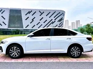 Volkswagen Lavida 2023 купить из Китая, цена 1 367 000 ₽ — Suifenhe Auto