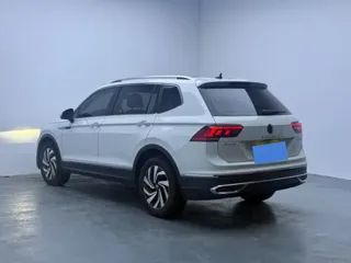 Volkswagen Tiguan 2024 купить из Китая, цена 3 365 000 ₽ — Suifenhe Auto