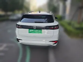 Volkswagen ID.4 X 2023 купить из Китая, цена 4 078 000 ₽ — Suifenhe Auto
