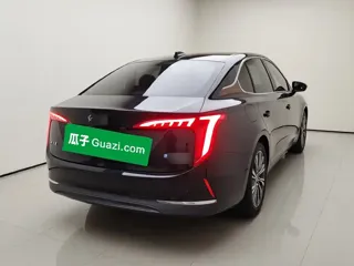 Hongqi E-QM5 2024 купить из Китая, цена 1 996 000 ₽ — Suifenhe Auto
