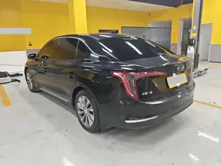 Hongqi E-QM5 2025 купить из Китая, цена 2 038 000 ₽ — Suifenhe Auto