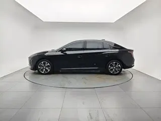 Hongqi E-QM5 2023 купить из Китая, цена 1 543 000 ₽ — Suifenhe Auto
