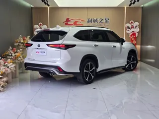 Toyota Crown Kluger 2024 купить из Китая, цена 7 397 000 ₽ — Suifenhe Auto