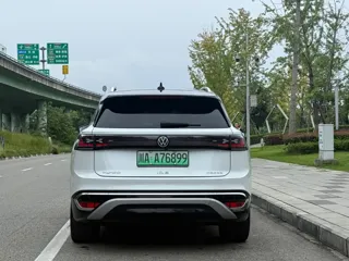 Volkswagen ID.6 CROZZ 2021 купить из Китая, цена 4 803 000 ₽ — Suifenhe Auto