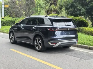 Volkswagen ID.6 CROZZ 2022 купить из Китая, цена 4 372 000 ₽ — Suifenhe Auto