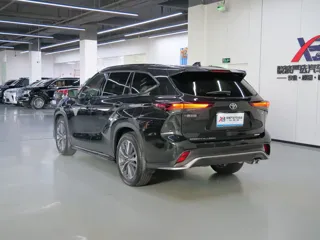 Toyota Crown Kluger 2025 купить из Китая, цена 7 347 000 ₽ — Suifenhe Auto